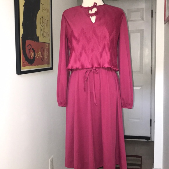 Vintage Pleat top dress with Tie front and Belt 😘 - Picture 4 of 8